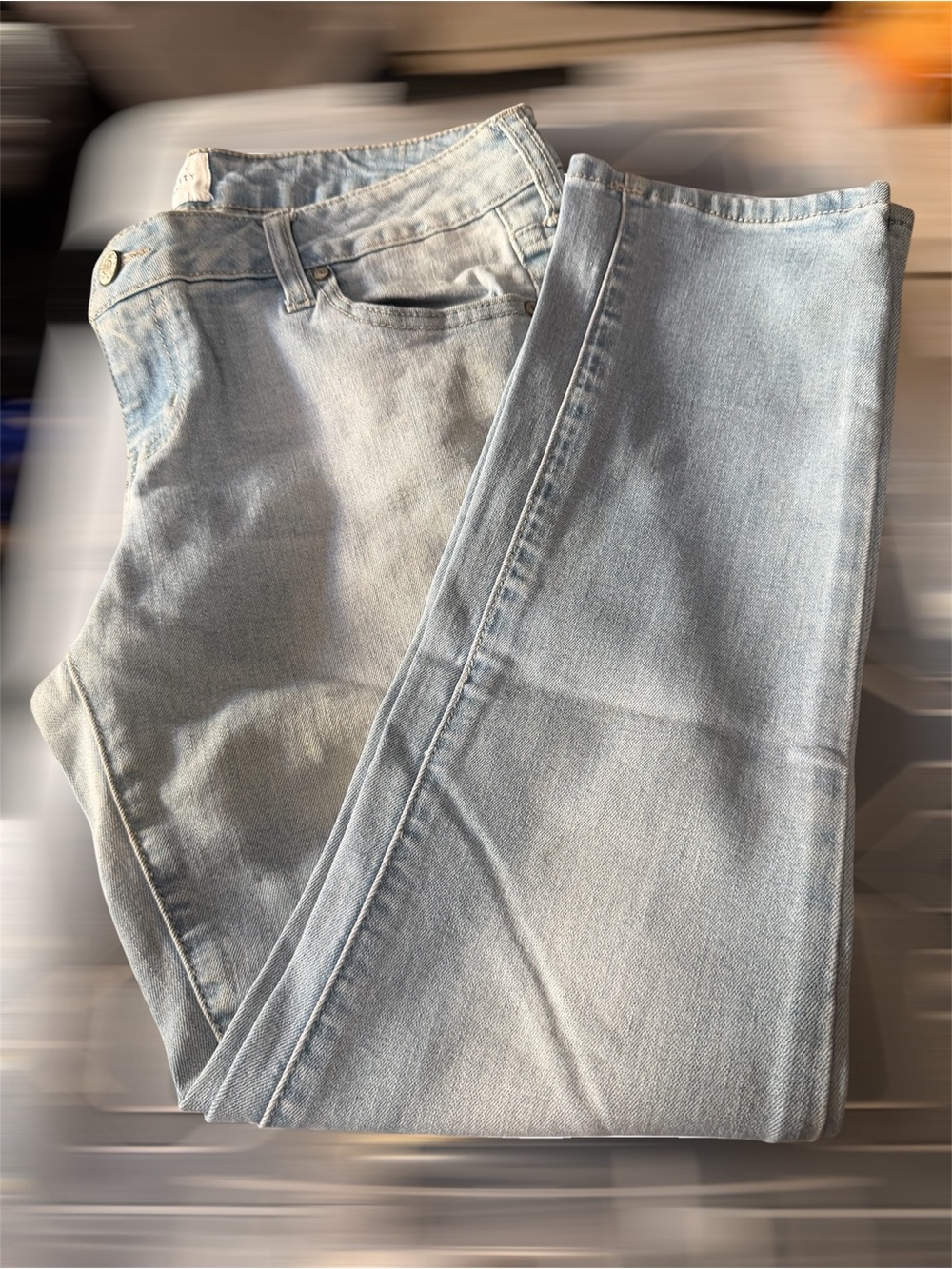 Celebrity Pink Women's Light Wash Cropped Jeans